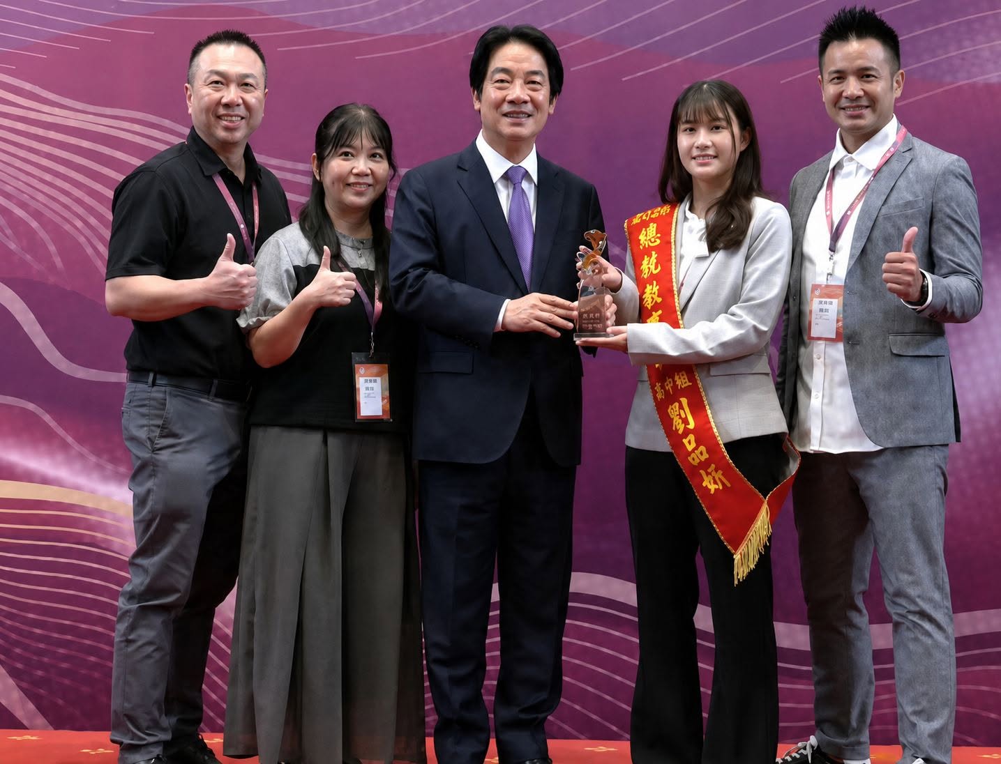 Photo for 恭喜本館助教 #劉品妡 榮獲 2026 總統教育獎!🏆